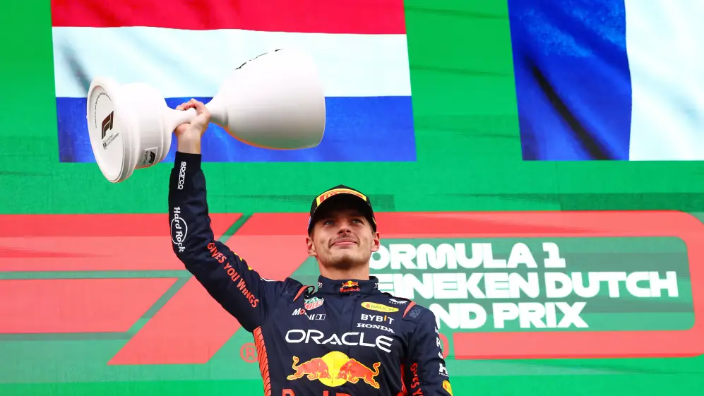 Temukan semua yang perlu Anda ketahui tentang kemenangan Max Verstappen di F1 GP Belanda 2023. Dari drama lap awal hingga red flag, kami ulas tuntas di sini!